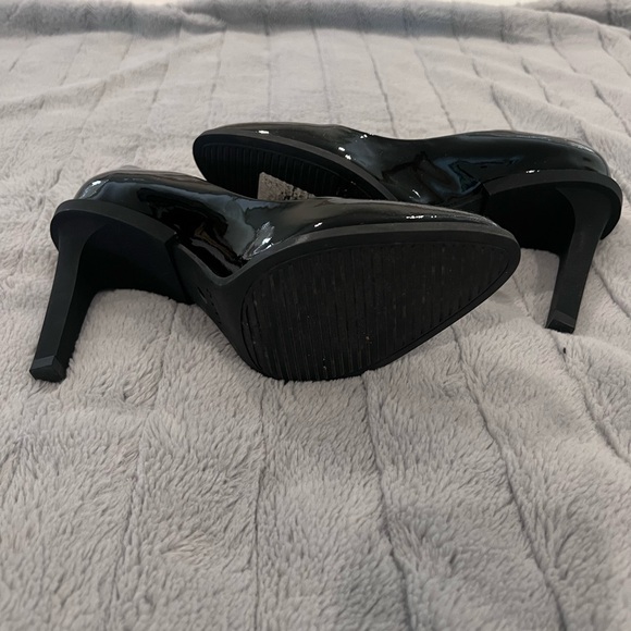 DKNY high heel black patent leather shoes, excellent condition only worn once - Picture 5 of 5